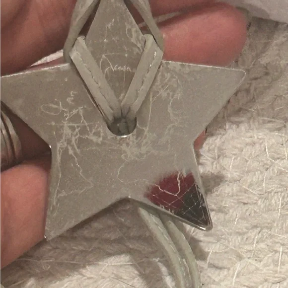 New in Box Dior VIP Silver Around the World Star Keychain w/ Leatherette… - Picture 4 of 6